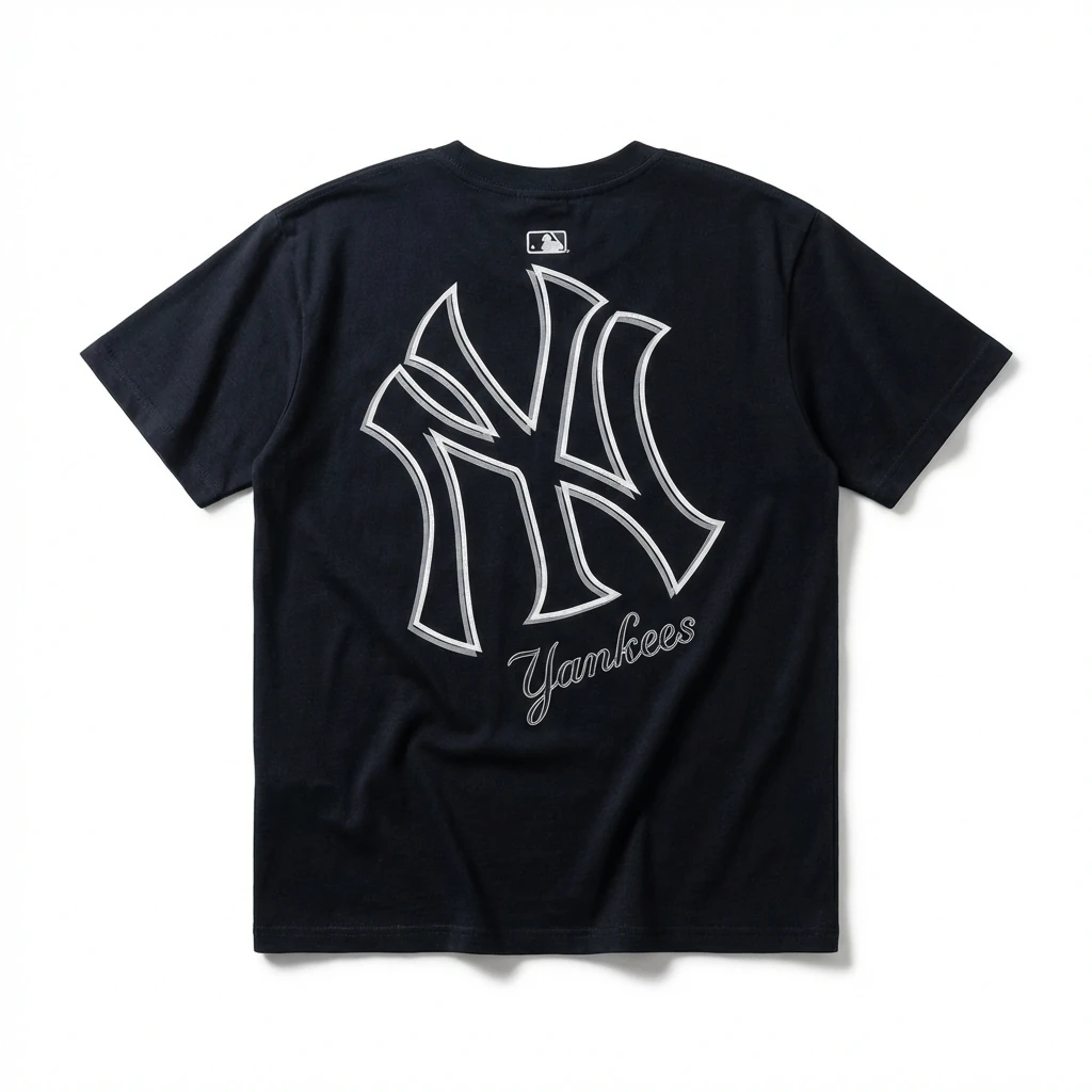 Simple-style black T-shirt of the MLB Yankees