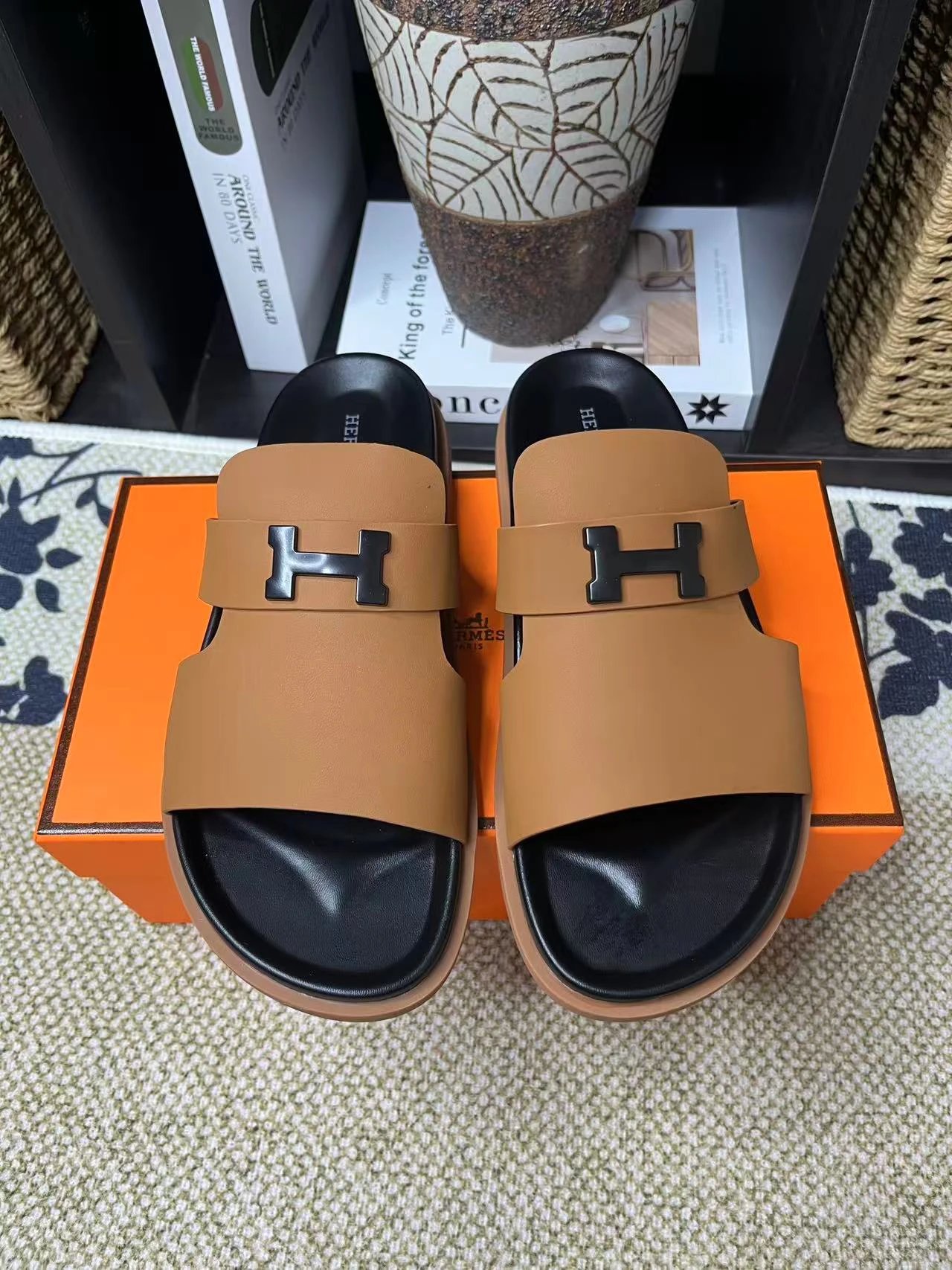 Hermès Classic H-Buckle Light Luxury Style Caramel Slides