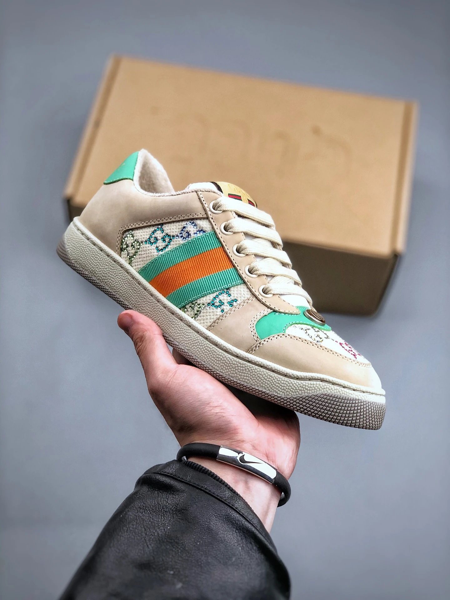 Gucci Low-Top Sneakers in Cream and Green with Logo Side Panel