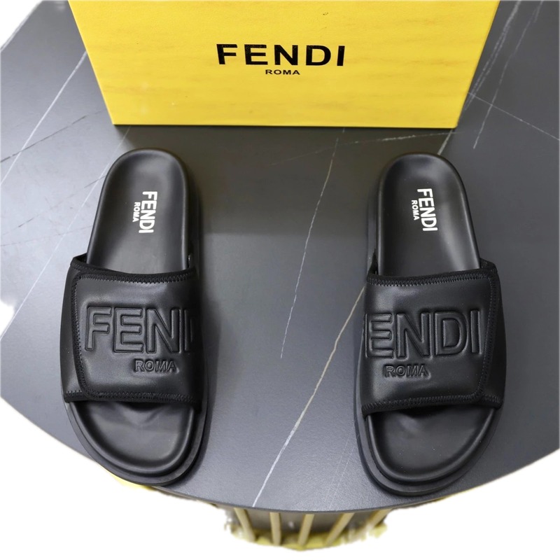 Fendi Roma Minimalist Style Black Slippers