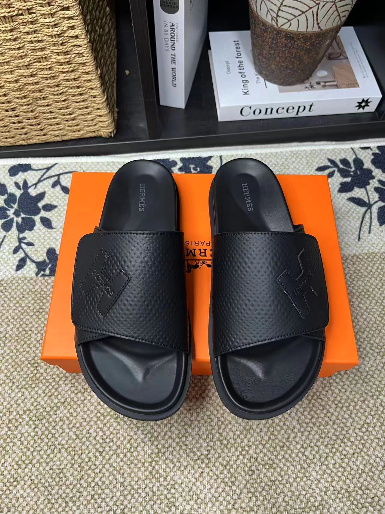 Hermès H-logo Minimalist Black Slides