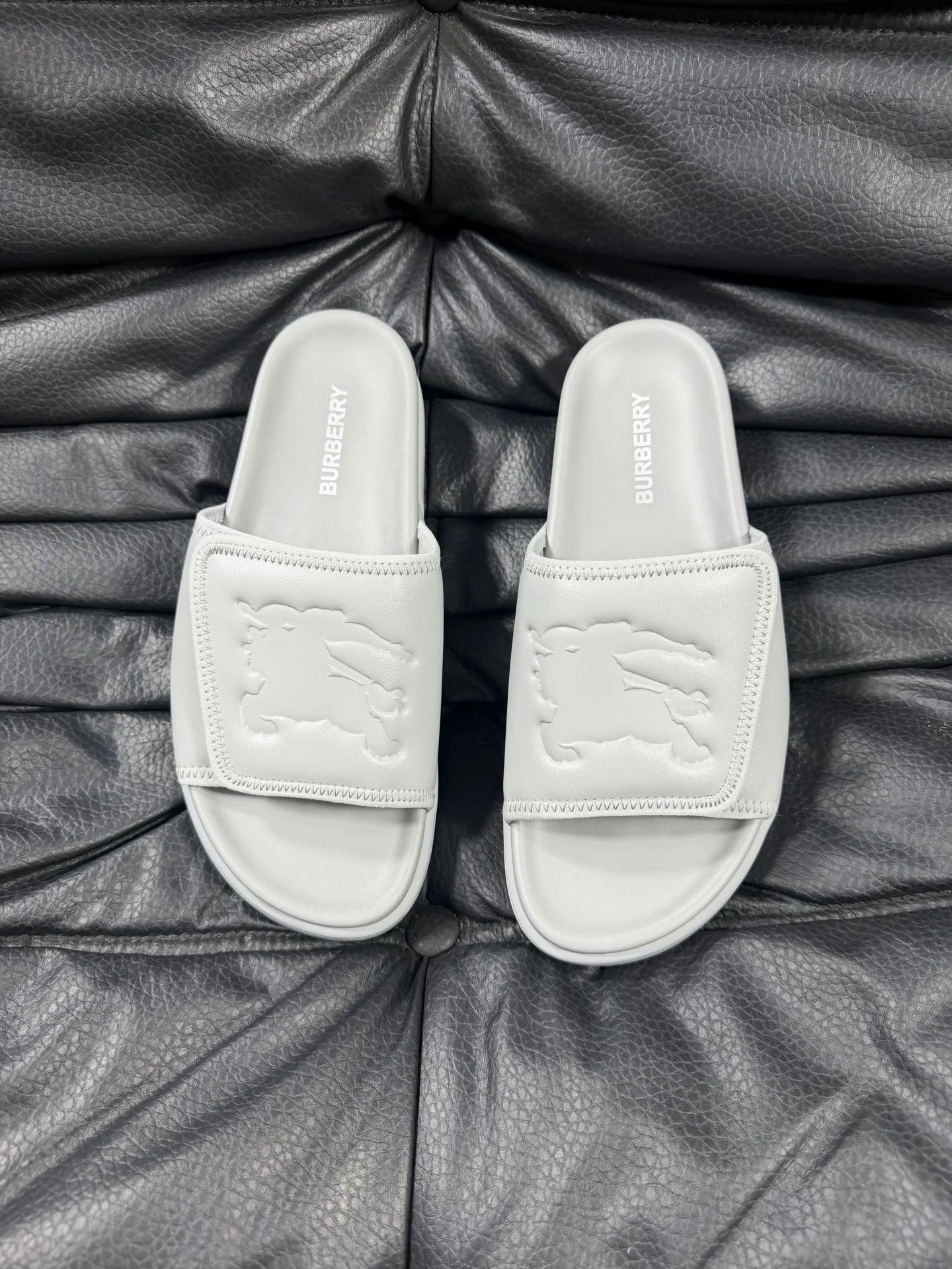 Burberry Equestrian Knight Collection Minimalist Style Light Grey Slide Sandals