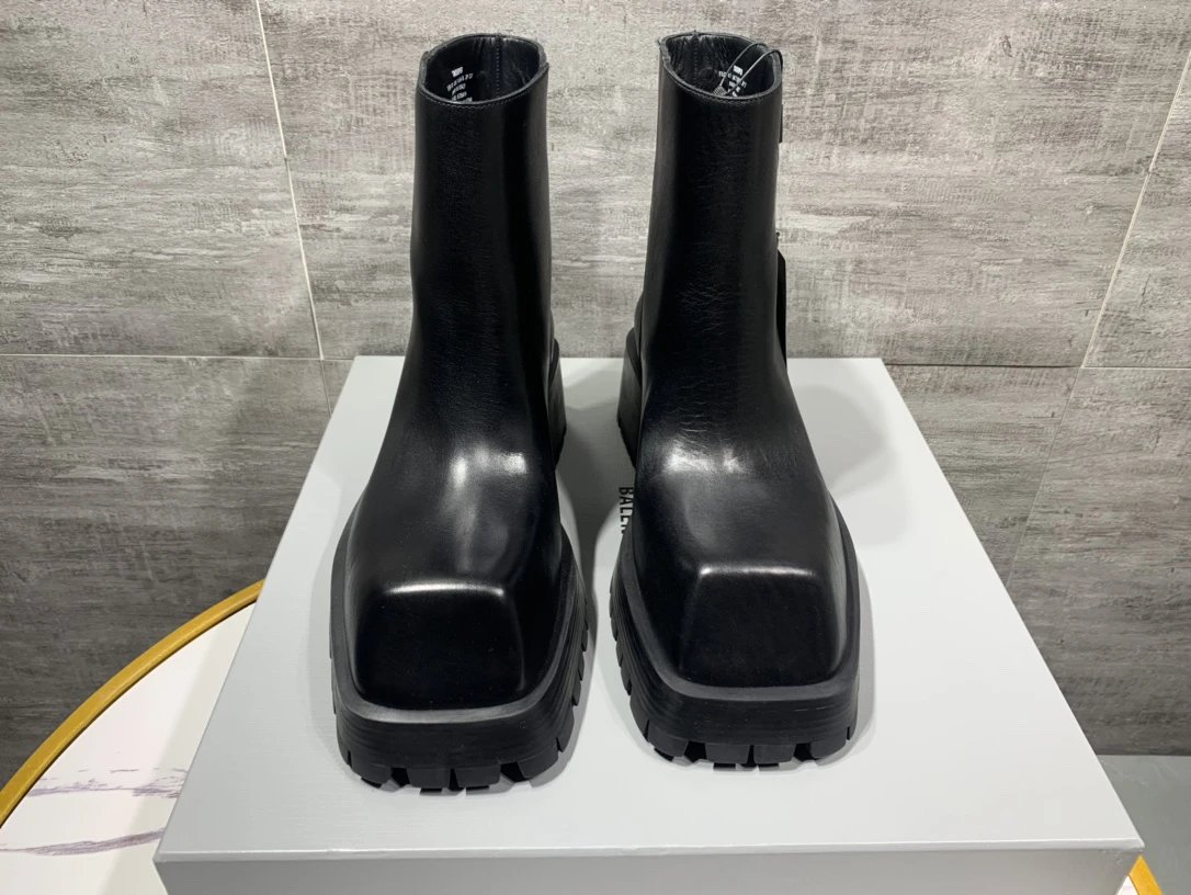 Chelsea Boot with Black Ankle Boot for Casual Outfits