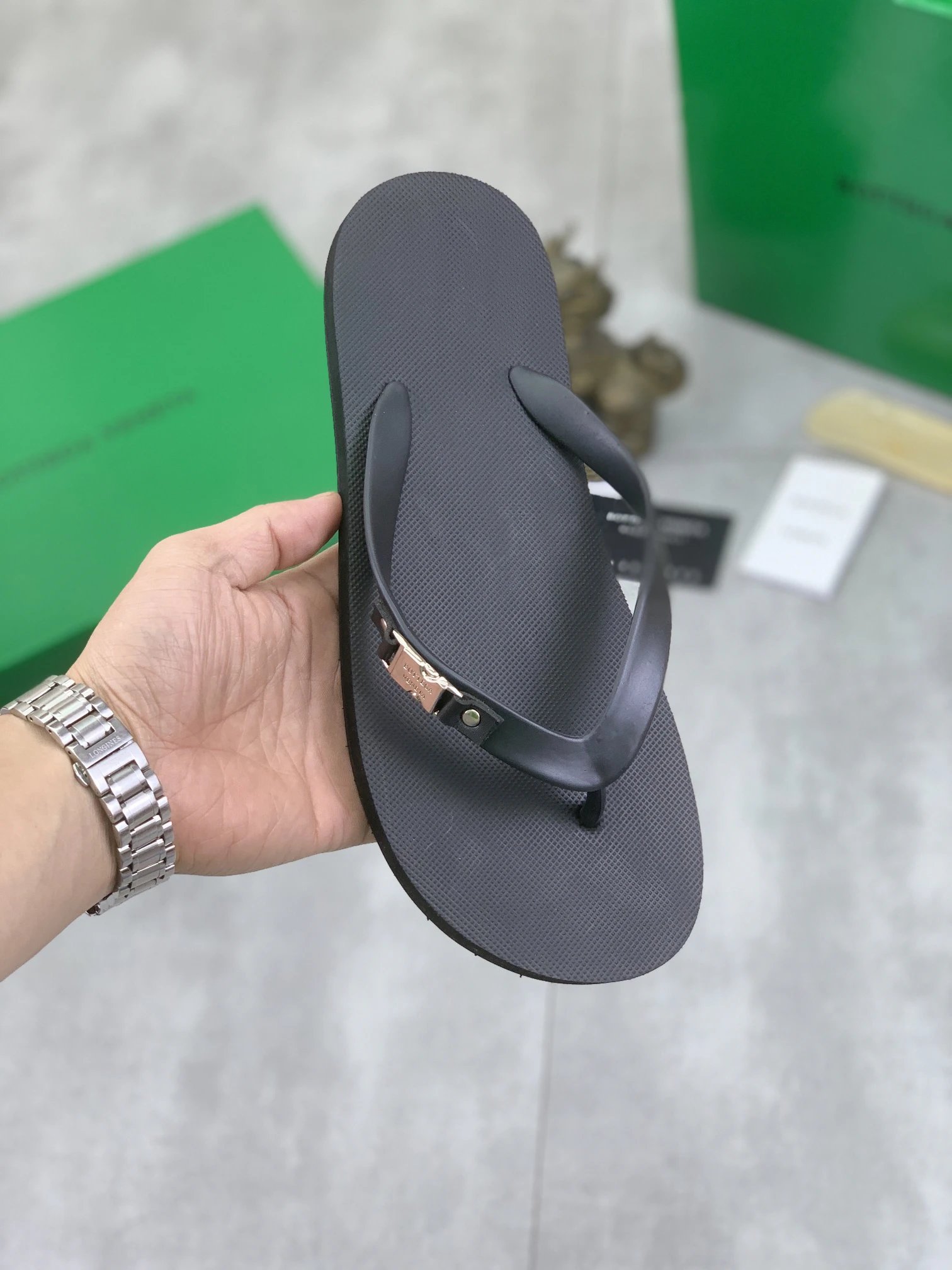 BOTTEGA VENETA Minimalist Style Black Flip-Flops