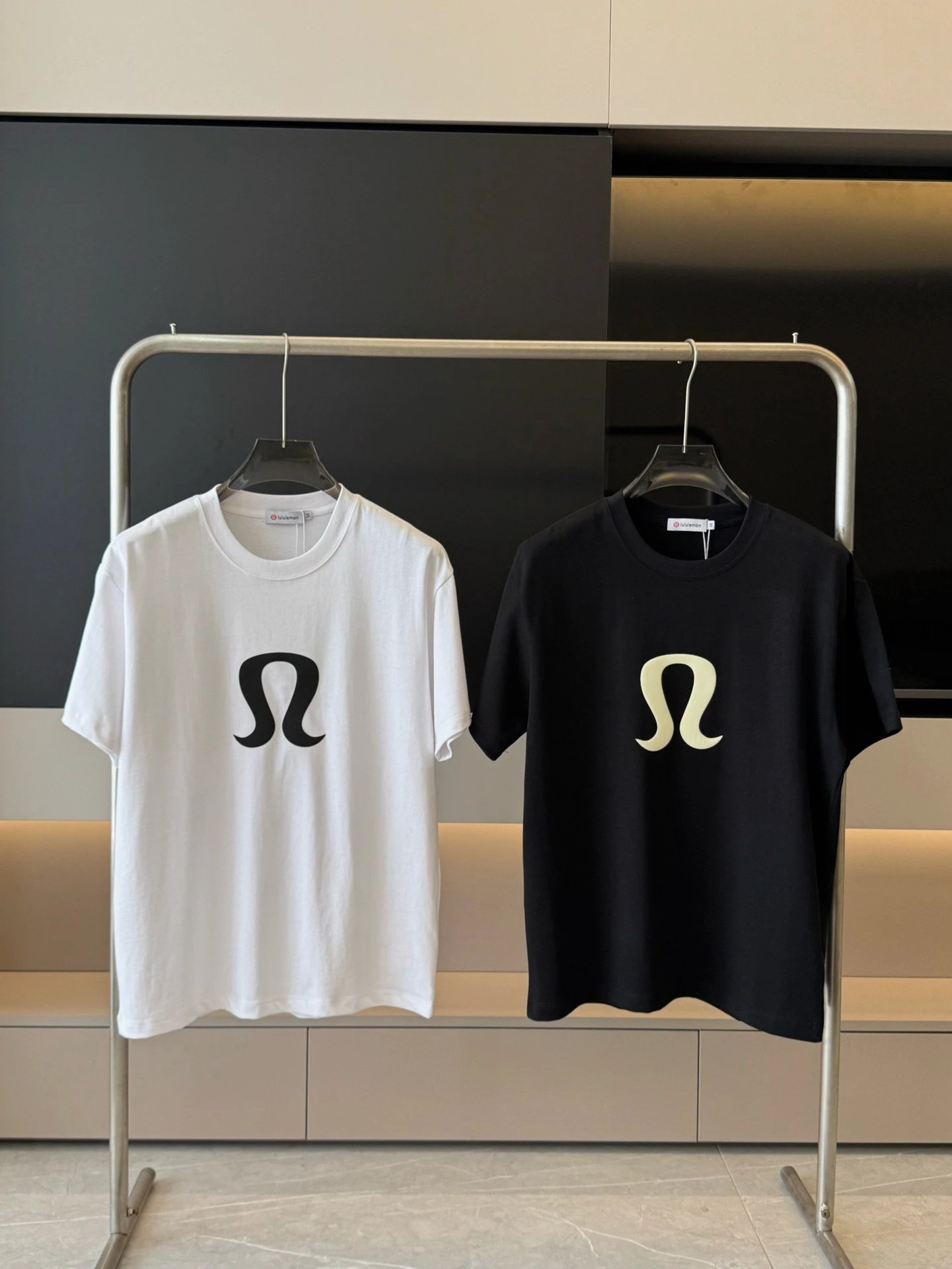 lululemon Classic Large Logo Casual Style Two-tone T-Shirt