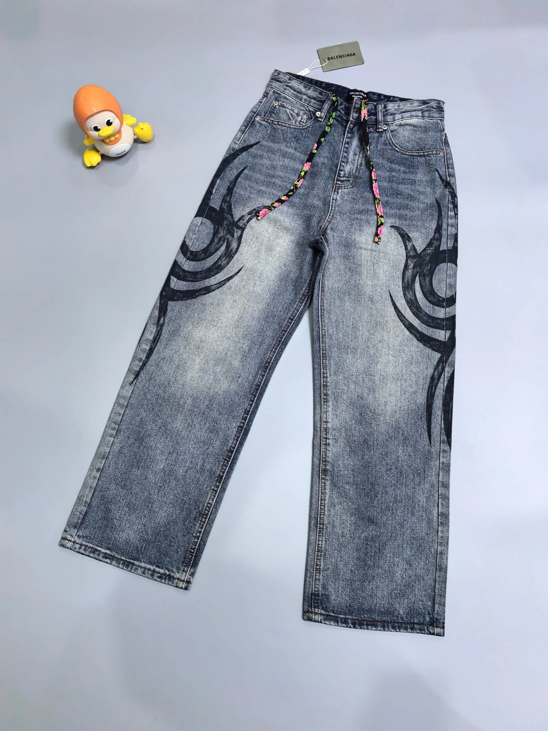 Graphic Wide Jeans with bold circular leg artwork and a relaxed fit - Casual