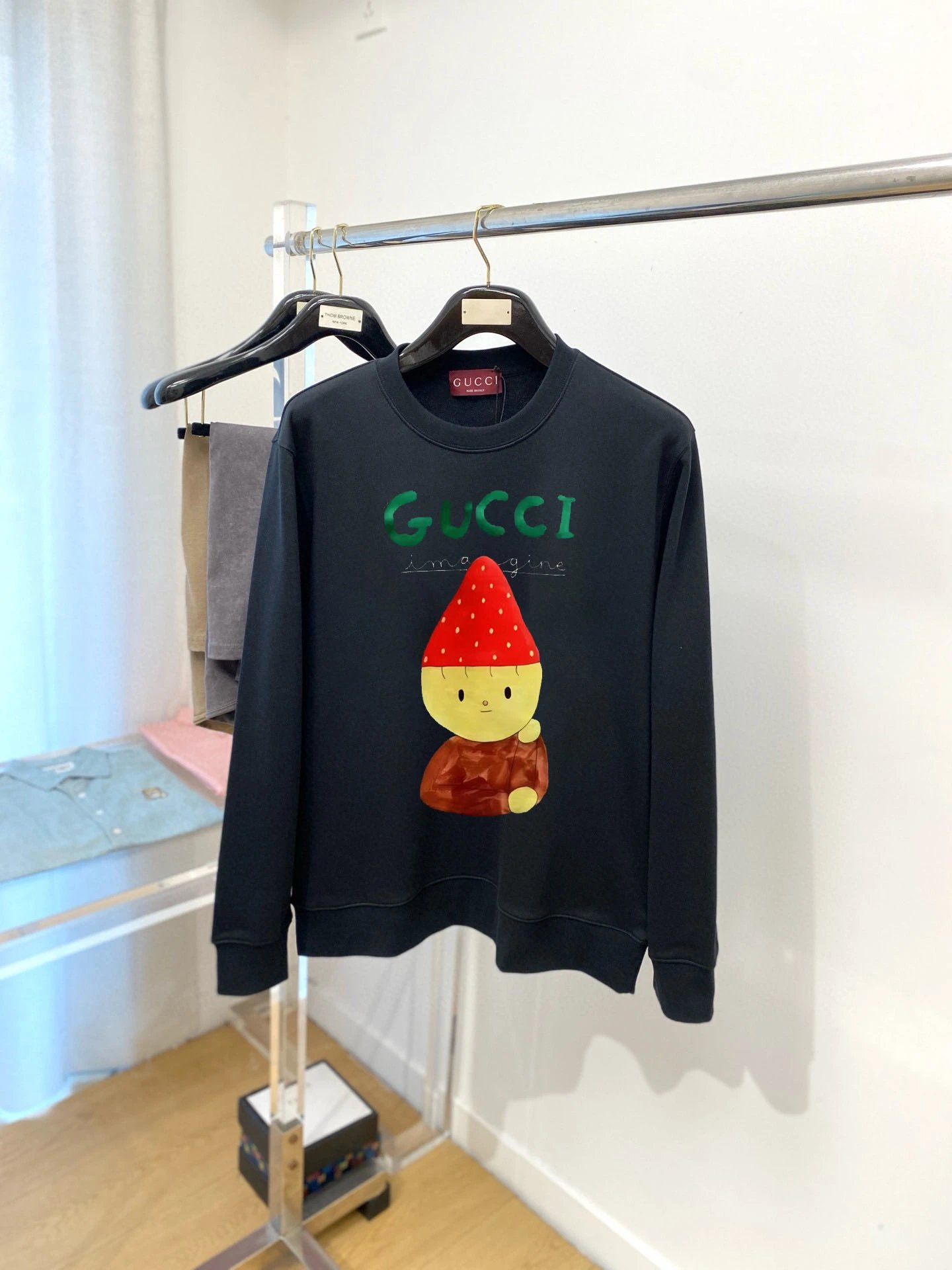 Gucci Black Gucci Sweatshirt with Mushroom Sweatshirt for Travel Look