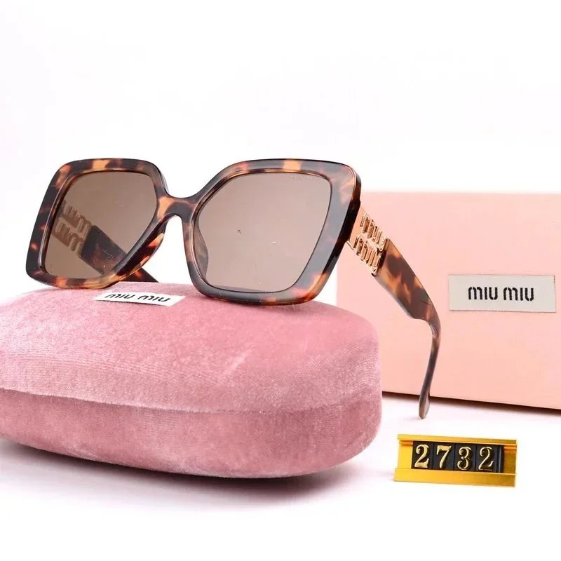 Miu Miu Patterned Oversized sunglasses Black Oval Sunglasses with Polished Detail
