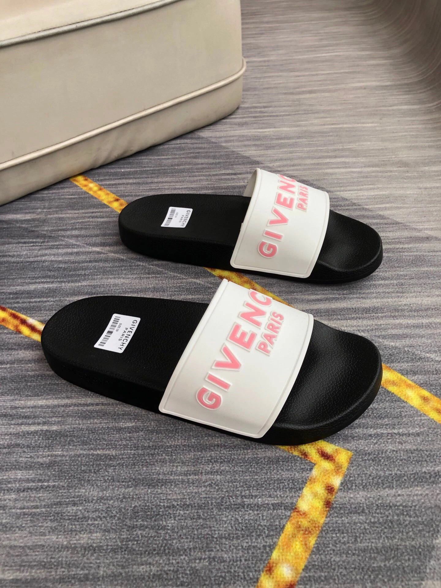 Givenchy Classic Lettered Streetwear Color-block Slide
