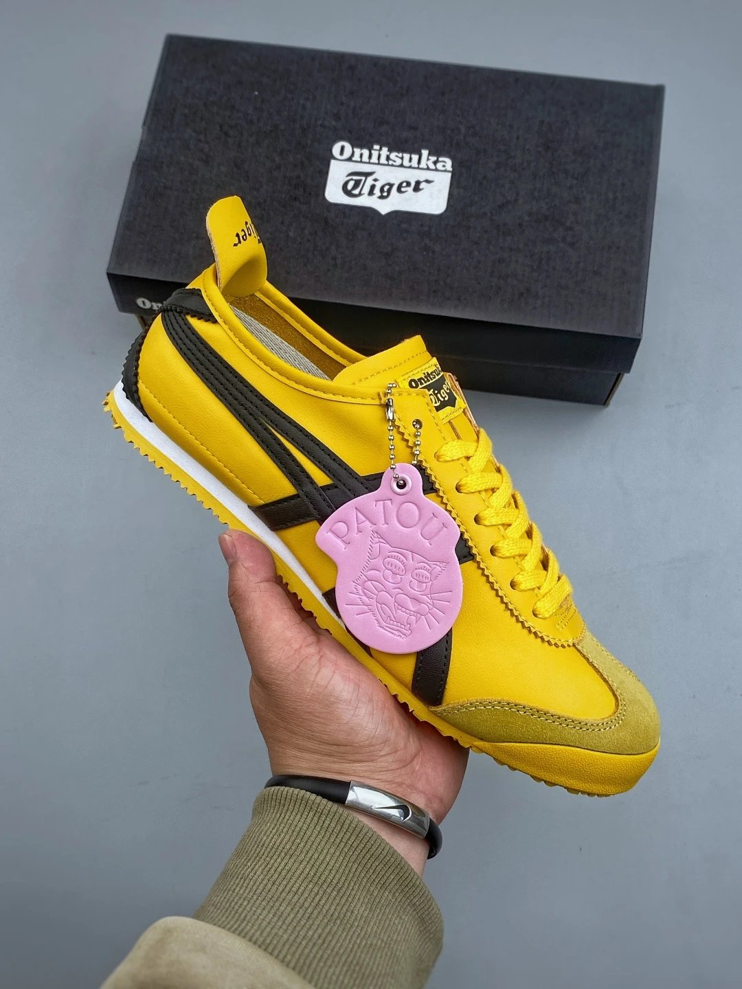 Onitsuka Tiger Low-Top Sneakers in Yellow and Black with Low Rubber Sole