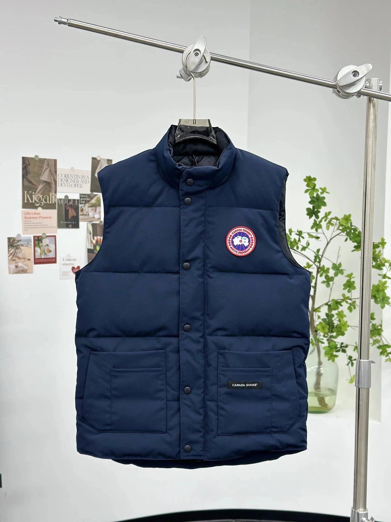 Canada Goose Daily Puffer vest Cream Button Vest for City Outfits
