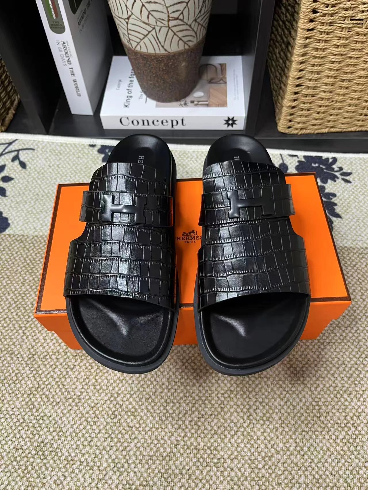 Hermès H-Buckle Crocodile Pattern Light Luxury Style Black Slide Sandals