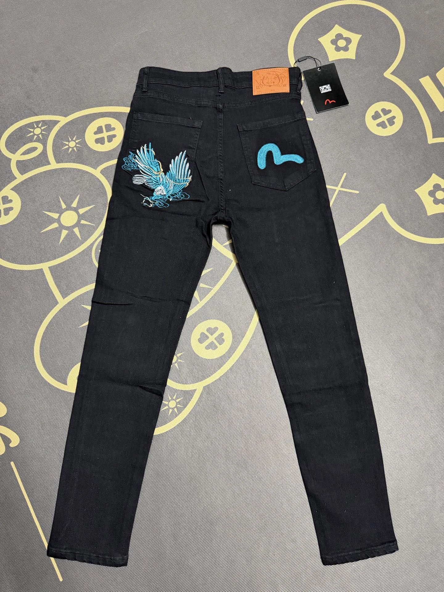 Evisu Graphic Jeans with colorful back motif and fitted denim profile in Black