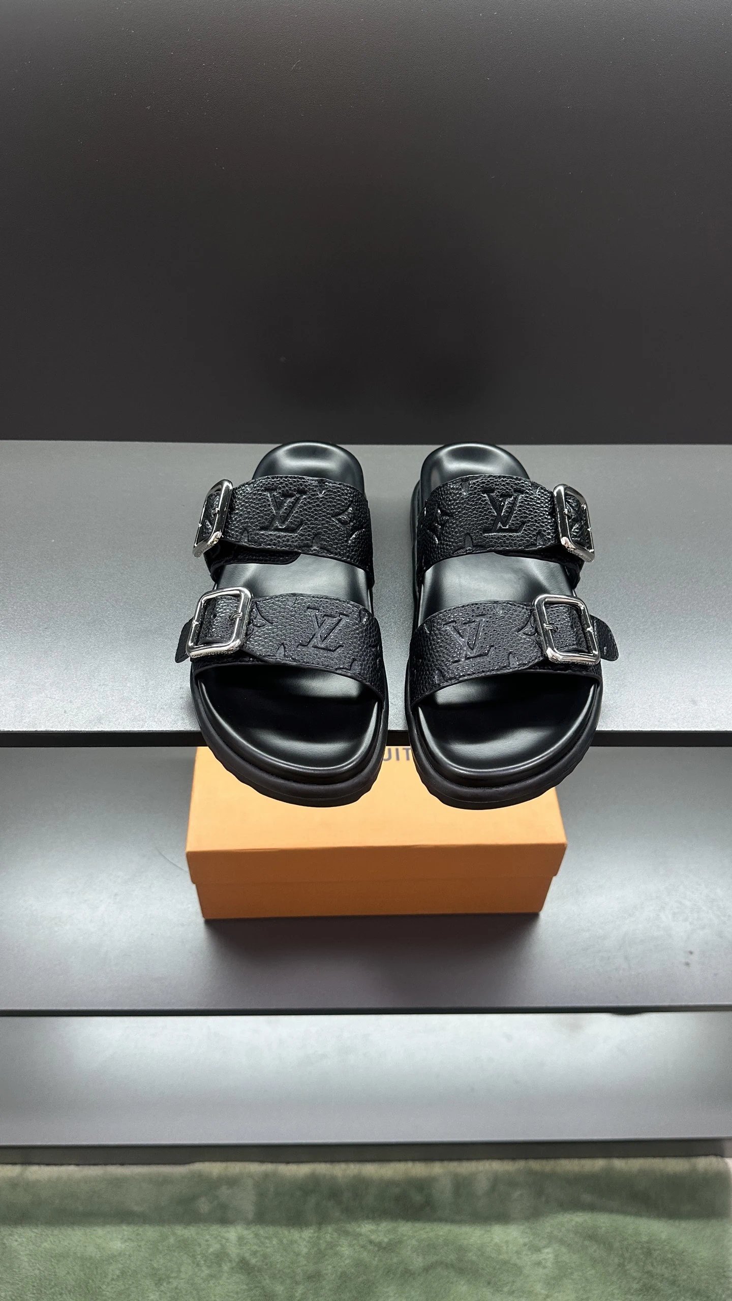 Louis Vuitton Classic Embossed Casual Style Black Slides