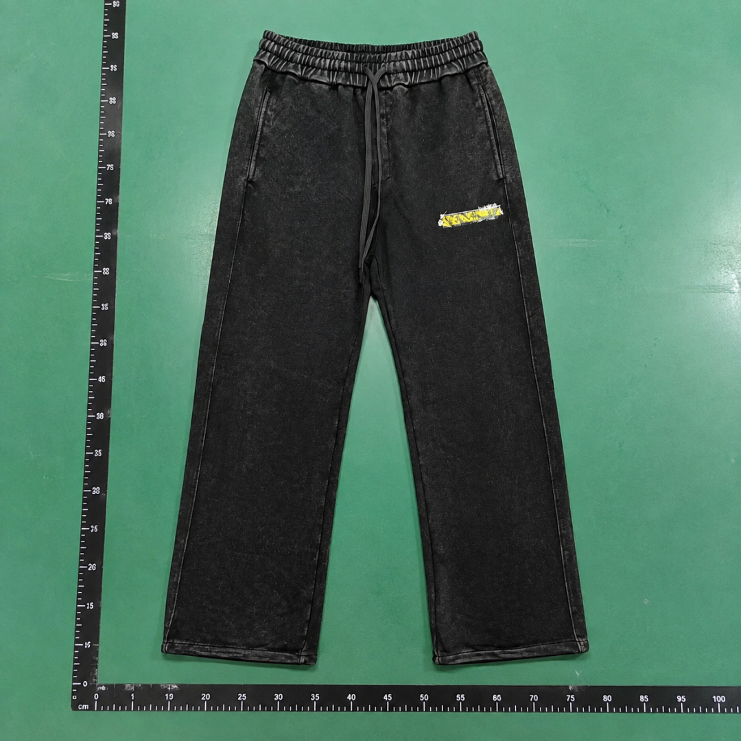 Minimal Cut And Understated Everyday Finish Straight Pants in Black QC photo