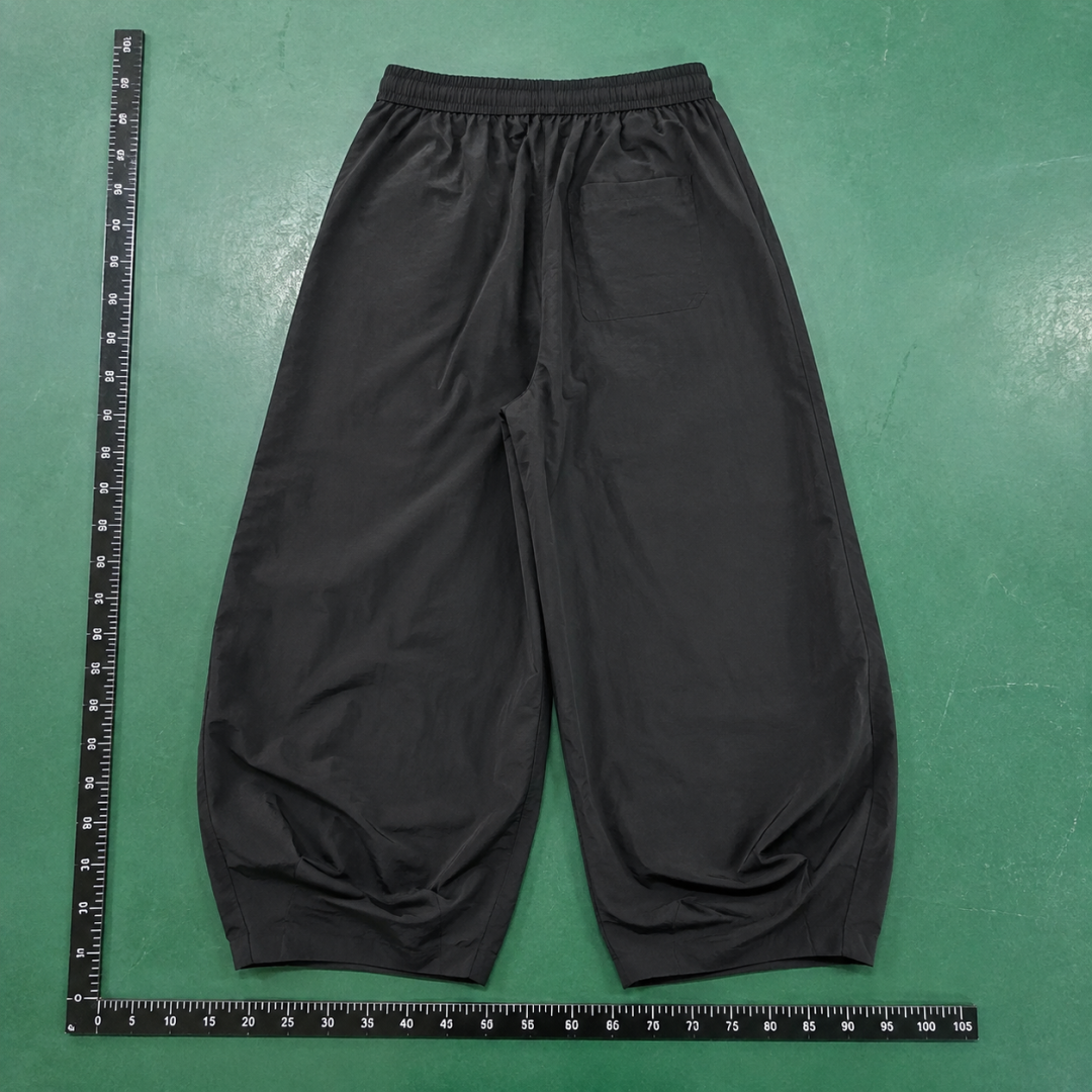 Softly Tapered Leg And Minimal Elastic Waist Relaxed Jogger Pants in Black QC photo