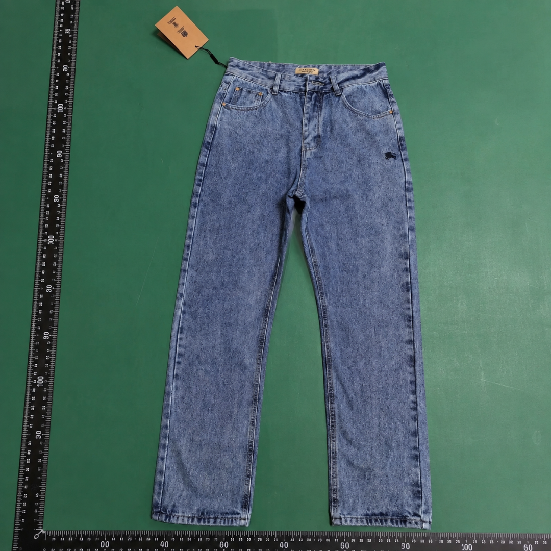 Straight Jeans with clean vintage wash and classic five-pocket cut in Medium Blue QC photo