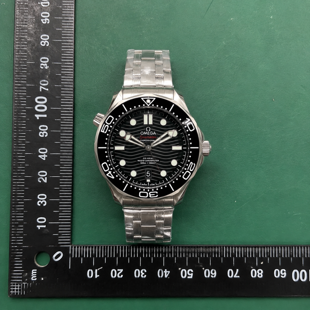 Smart-Casual Silver And Blue Omega Seamaster Dive Watch QC photo