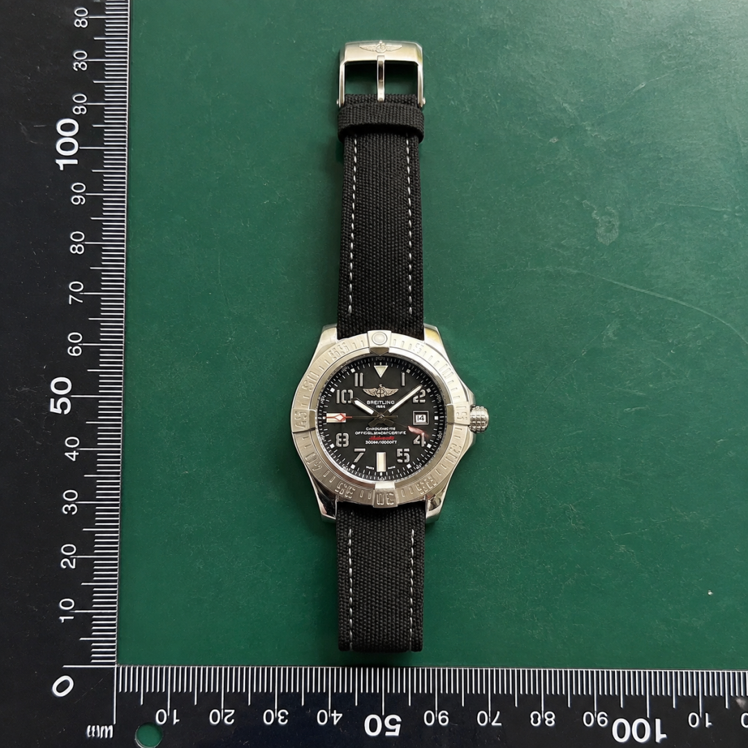Smart-Casual Breitling Technical Dive Watch with bold numbered bezel QC photo